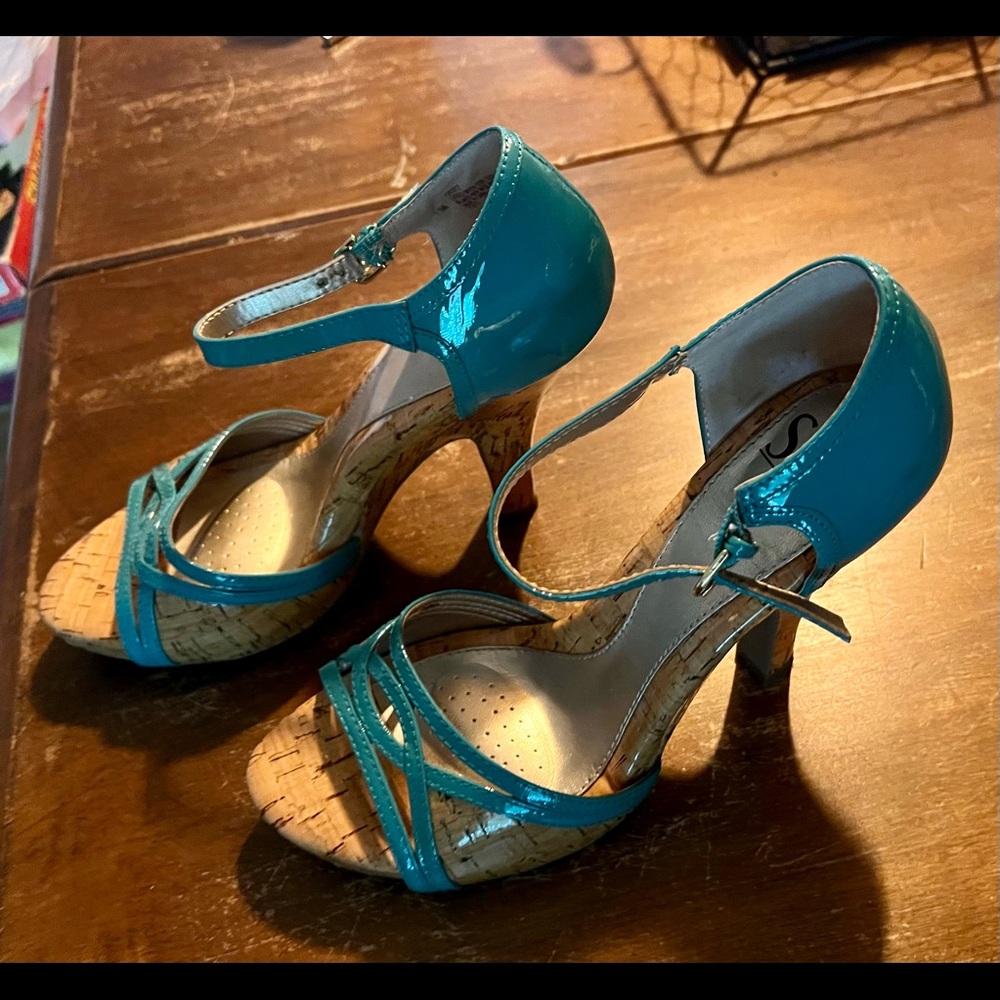 Sofft size 7.5 ~ Absolutely Gorgeous ~ Cork and Teal High Heels ! Like New !!!